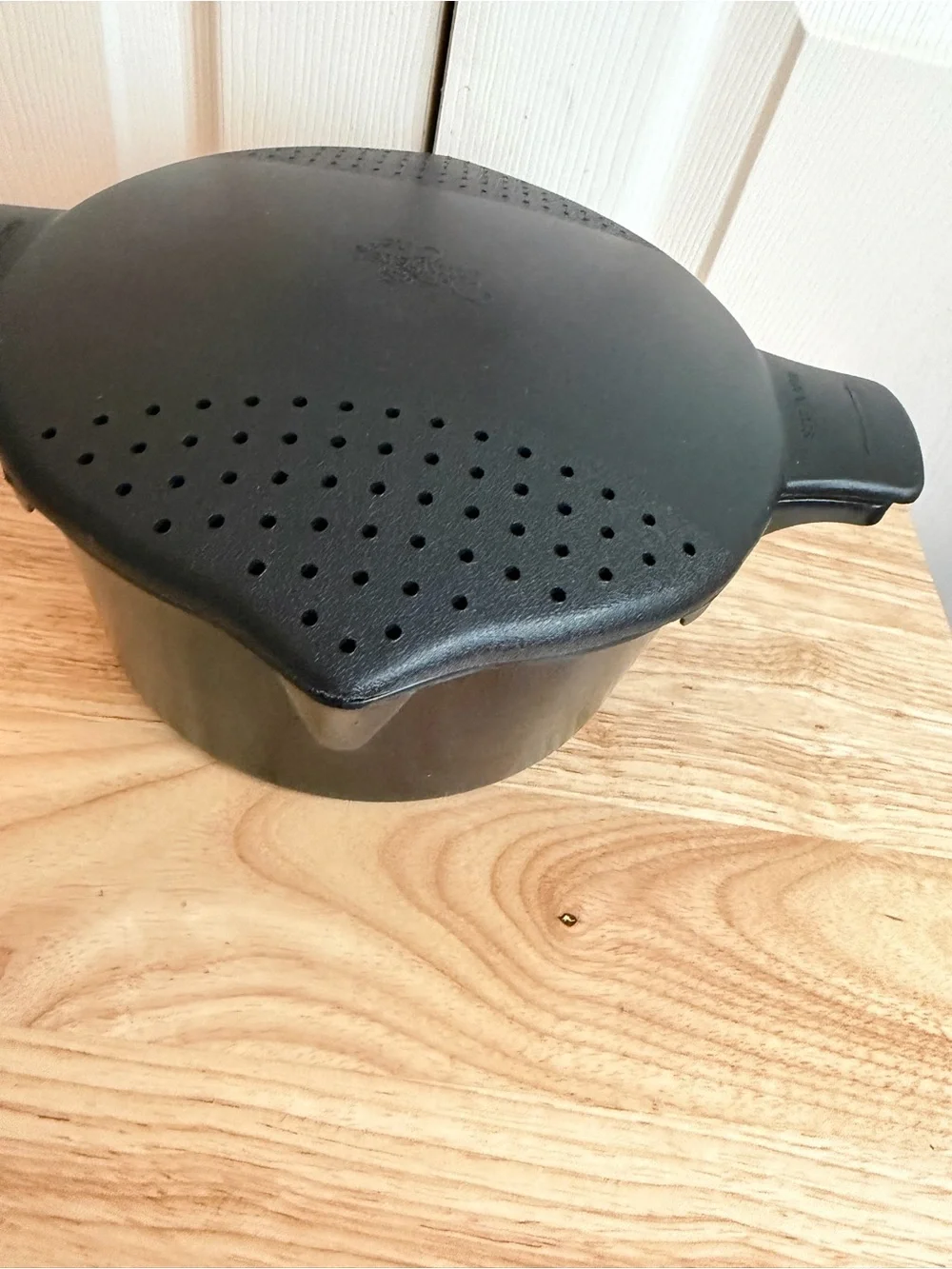 Pampered Chef Black Micro Cooker Microwave Steamer Large 8 Cup 2 Quart #2778